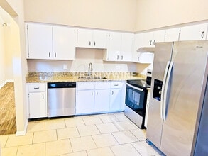 244 W 20th St in Apopka, FL - Foto de edificio - Building Photo