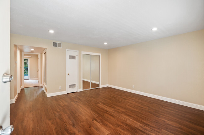 1927 Dwight Way in Berkeley, CA - Building Photo - Interior Photo