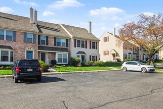 421 Oaktree Ct in Pottstown, PA - Building Photo - Building Photo