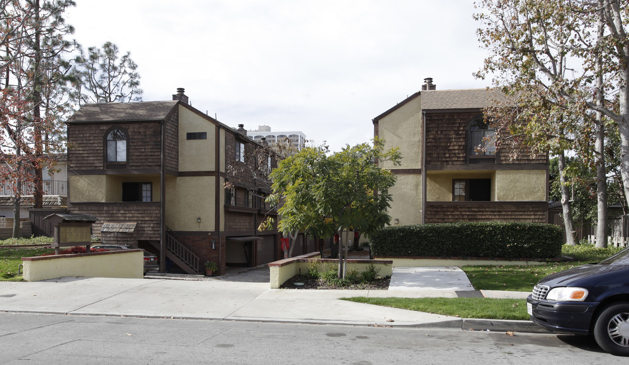 1925 Anaheim Ave in Costa Mesa, CA - Building Photo