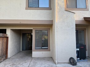 1121 Grove Cir in Benicia, CA - Building Photo - Building Photo