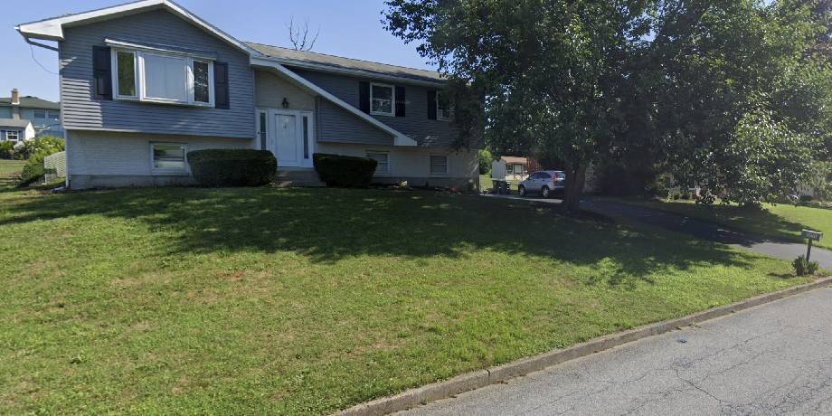 3251 Reeve Dr W in Bethlehem, PA - Building Photo