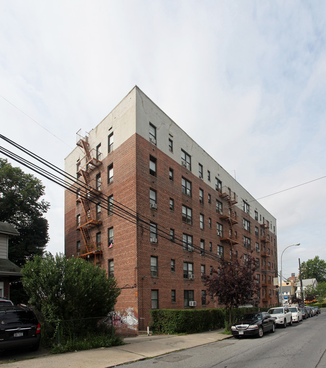 170-10 Cedarcroft Rd in Jamaica, NY - Building Photo