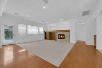 10390 Stanberry Ave in Las Vegas, NV - Foto de edificio - Building Photo