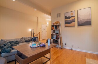 1017 W Dakin St in Chicago, IL - Building Photo - Building Photo