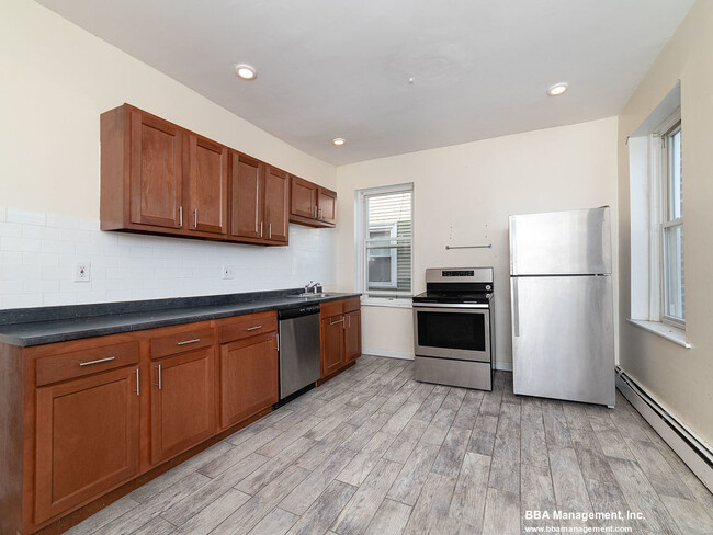 25 Chester St, Unit 4 in Boston, MA - Building Photo - Building Photo