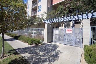 Temple Villas in Los Angeles, CA - Foto de edificio - Building Photo