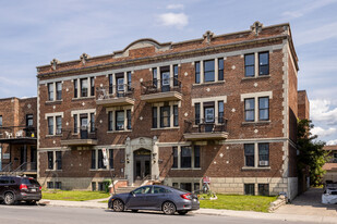 7336-7338 Sherbrooke O Apartments