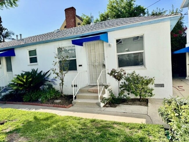 222 N Screenland Dr in Burbank, CA - Building Photo - Building Photo
