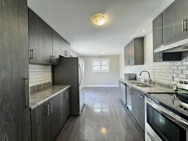 1130 Melton Dr in Mississauga, ON - Building Photo