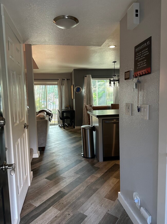 2910 Pennyroyal Dr in Chico, CA - Foto de edificio - Building Photo