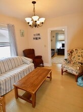 63 E Bowery St in Newport, RI - Foto de edificio - Building Photo
