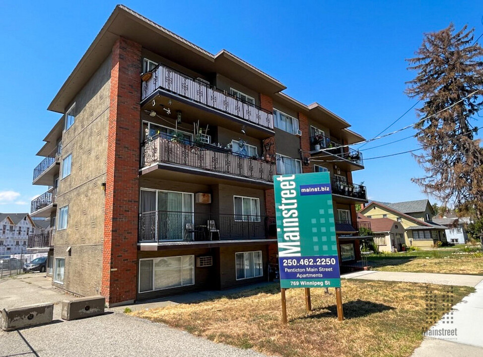 Penticton Main Street Apartments in Penticton, BC - Building Photo