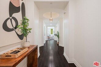 6241 Crescent Park W in Los Angeles, CA - Building Photo - Building Photo