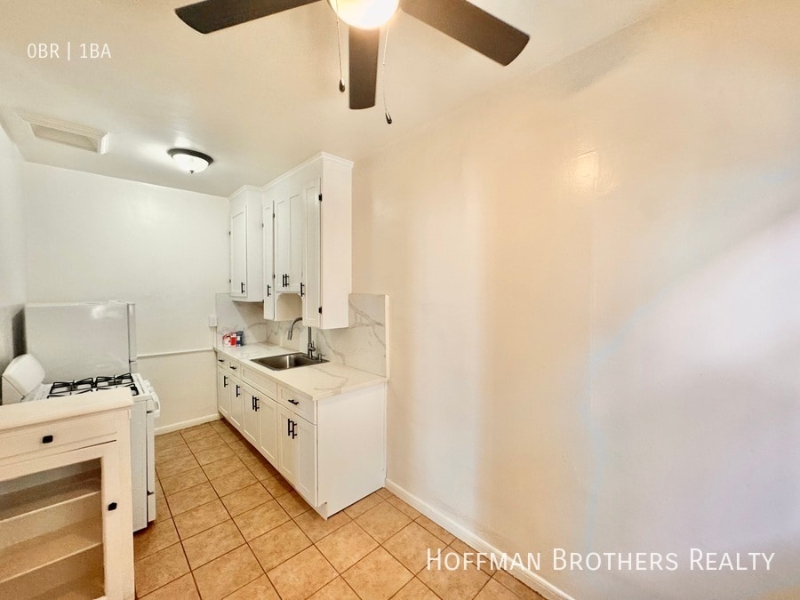 608 S Dunsmuir Ave in Los Angeles, CA - Building Photo