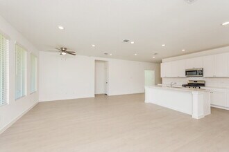 2237 Mustang Ghost Trl in Crandall, TX - Foto de edificio - Building Photo