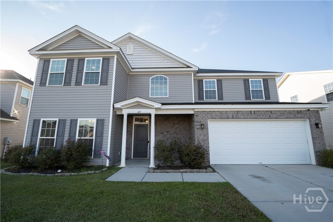123 Grimsby Rd in Savannah, GA - Building Photo