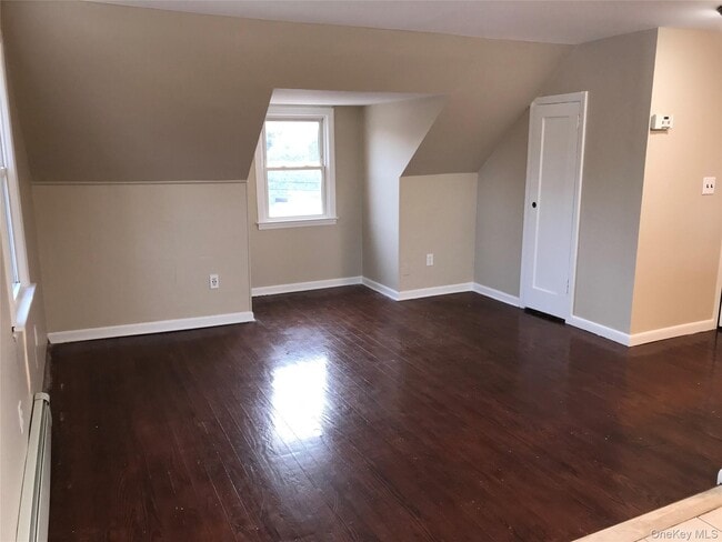 15 N Leech Cir in Glen Cove, NY - Building Photo - Building Photo
