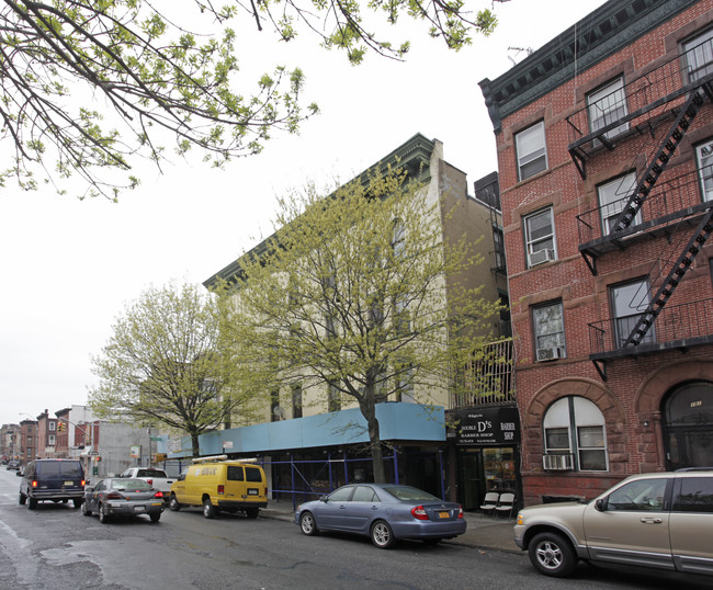 99 Rogers Ave in Brooklyn, NY - Foto de edificio - Building Photo