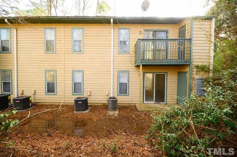303 Ashley Forest Rd in Chapel Hill, NC - Building Photo