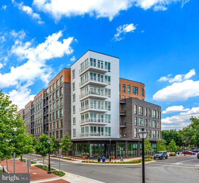 1215 N Fayette St-Unit -501 in Alexandria, VA - Building Photo