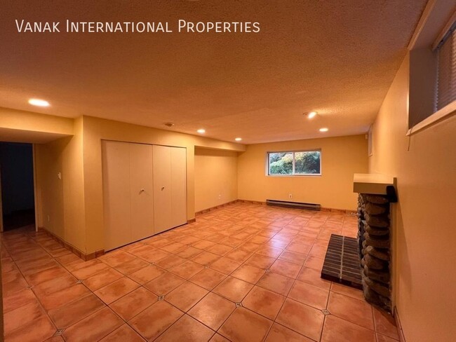 2341 Jefferson Ave in West Vancouver, BC - Building Photo - Building Photo