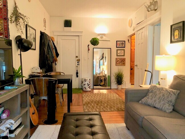 1872 Commonwealth Ave, Unit 6 in Boston, MA - Building Photo - Building Photo
