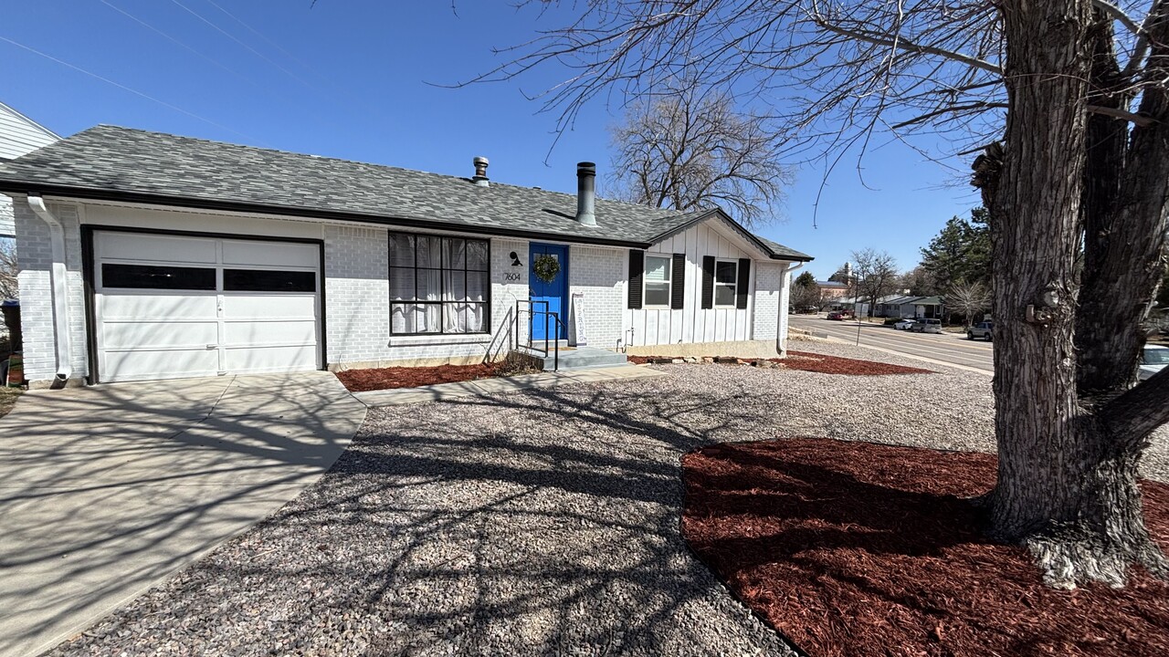 7604 Reed St in Arvada, CO - Building Photo