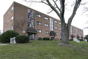 Pine Spring Gardens Apartments