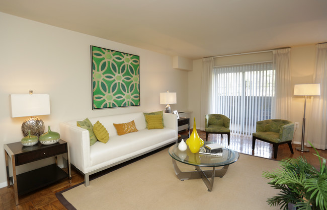 Serrano Apartments in Arlington, VA - Building Photo - Interior Photo