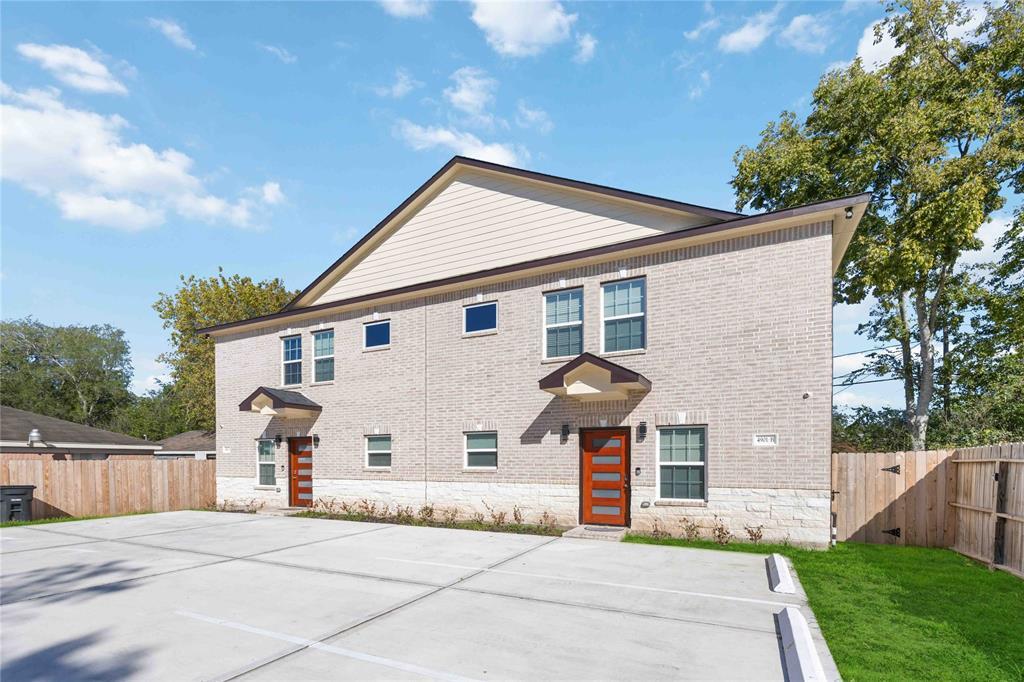 4901 Mallow St, Unit B in Houston, TX - Building Photo