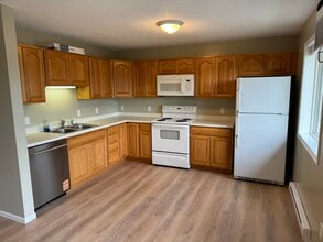 615 11th Street Southwest, Unit 205 in Pine City, MN - Foto de edificio - Building Photo