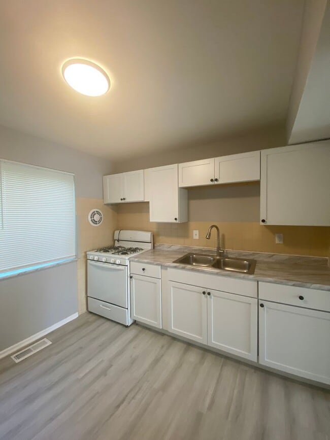 17 Quick Dr in Florissant, MO - Building Photo - Building Photo