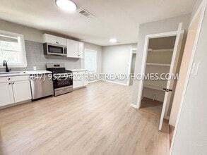 2408 Southside Dr in Bryan, TX - Building Photo - Building Photo