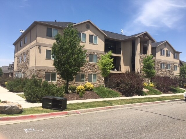 1019 Village River Ln in Midvale, UT - Building Photo