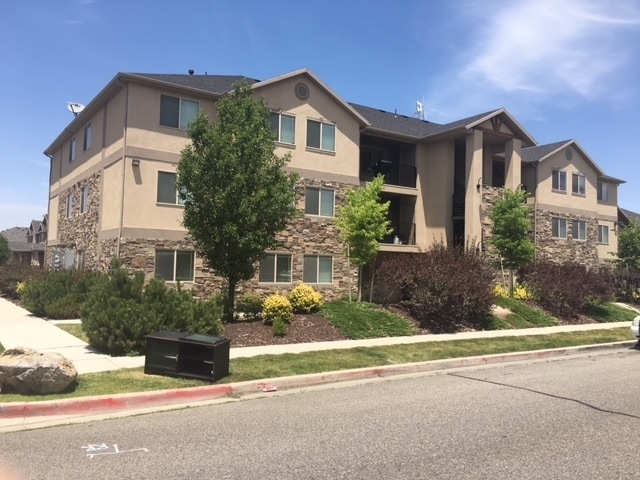 property at 1019 Village River Ln