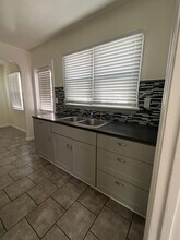 1055 W 7th St, Unit 1055 in Los Angeles, CA - Building Photo - Building Photo