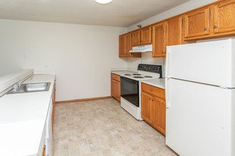 Stoney Creek Village Apartments in Shelby Township, MI - Building Photo - Interior Photo