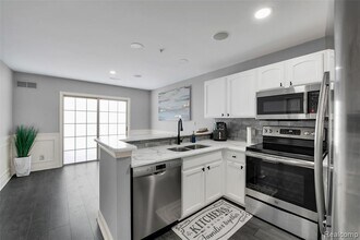 3285 Newbury Pl in Troy, MI - Building Photo - Building Photo