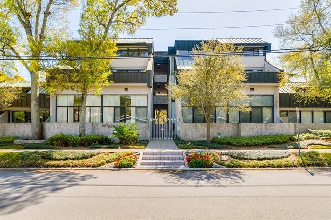 property at 2540 W Palm Dr