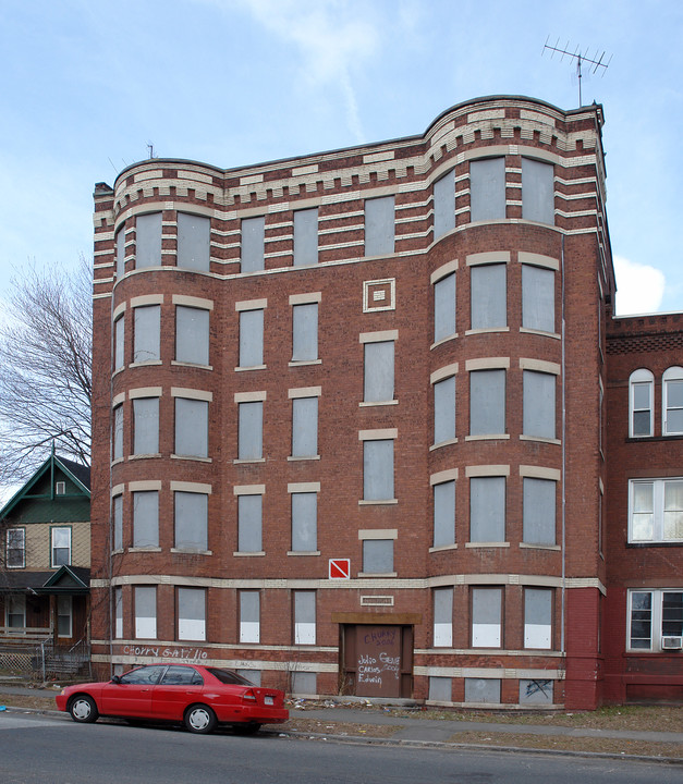 139 Pine St in Holyoke, MA - Building Photo