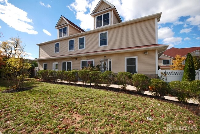 32 Cinder Rd in Edison, NJ - Building Photo - Building Photo