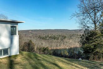 18 Elizabeth Ln in New Milford, CT - Building Photo - Building Photo