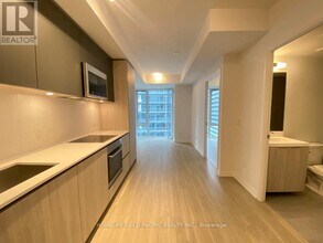 8-3508 Widmer St in Toronto, ON - Building Photo - Building Photo