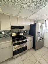 10145 NW 9th St Cir in Miami, FL - Building Photo - Building Photo