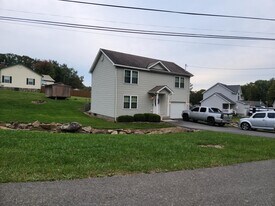 109 Hickory Dr in Daniels, WV - Building Photo