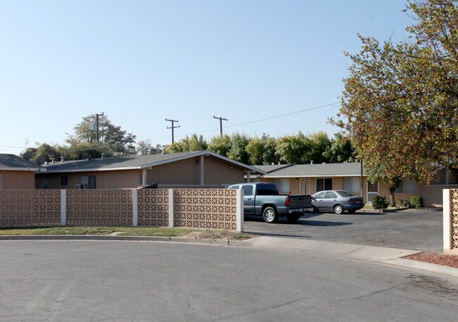 Megan Circle in Hanford, CA - Building Photo - Building Photo