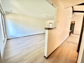 2330 S Brookside Pkwy in New Berlin, WI - Building Photo - Building Photo