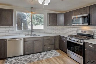 536 Johnson St in Red Bluff, CA - Building Photo - Interior Photo