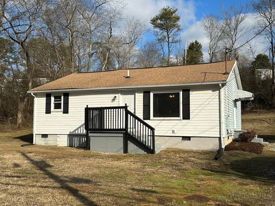 2330 Browder Hollow Rd in Lenoir City, TN - Building Photo